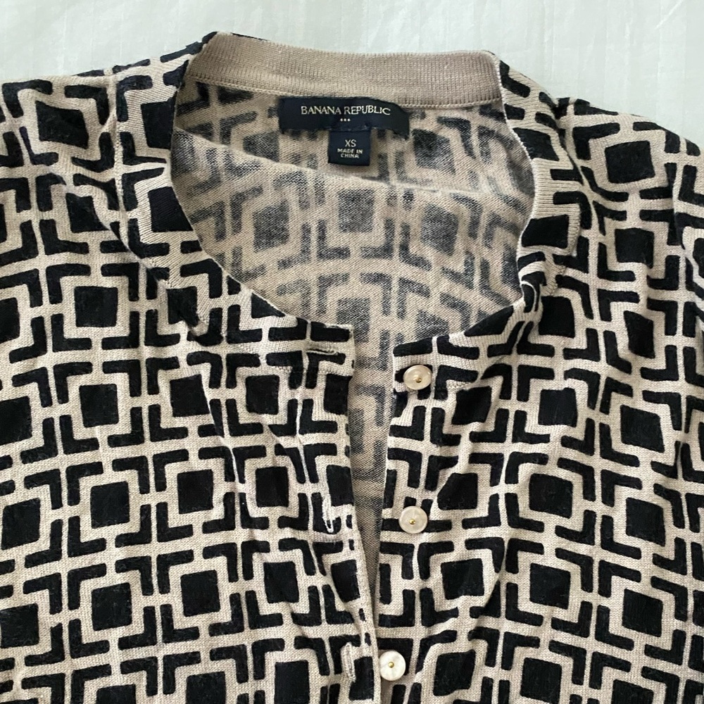 Banana Republic gray and black patterned cardigan